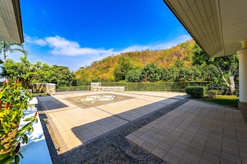 luxury mansion on golf course bmg5