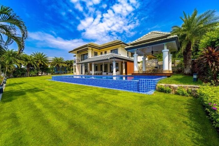 luxury mansion on golf course bmg5