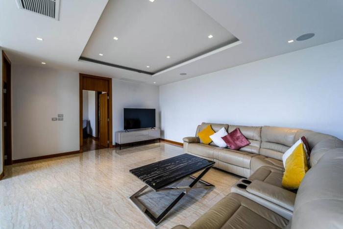 luxury mansion on golf course bmg5