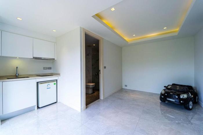 luxury mansion on golf course bmg5