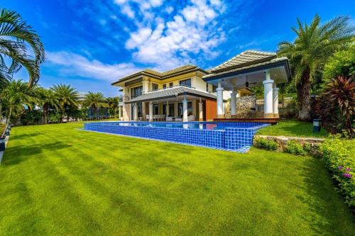 luxury mansion on golf course bmg5