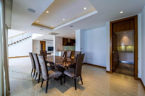 luxury mansion on golf course bmg5