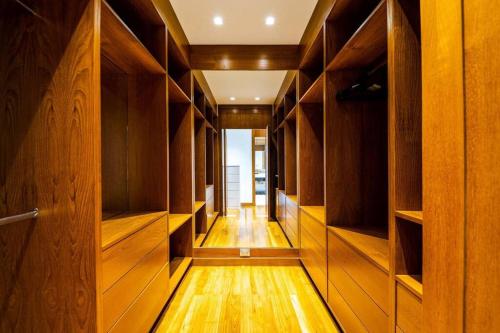 luxury mansion on golf course bmg5