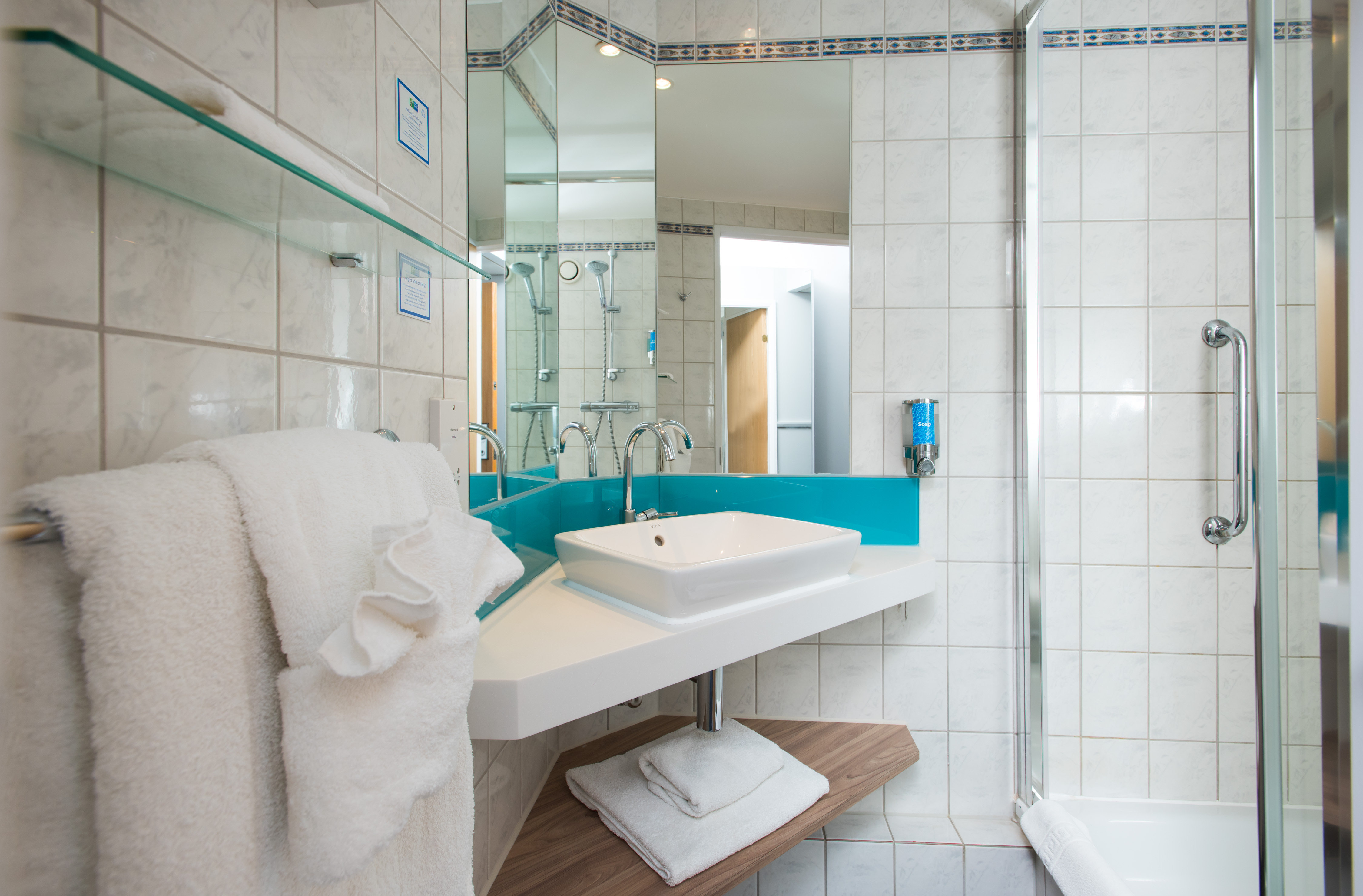 holiday inn express london luton airport by ihg