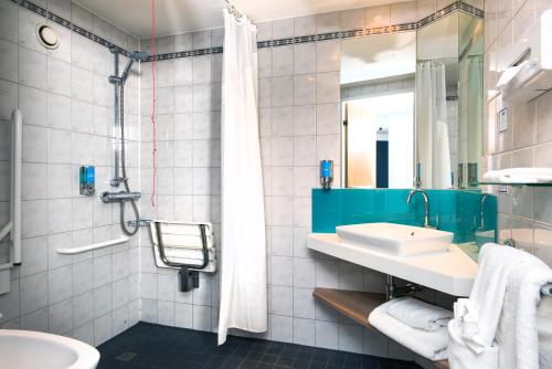 holiday inn express london luton airport by ihg