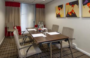 holiday inn express london luton airport by ihg