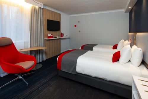 holiday inn express london luton airport by ihg