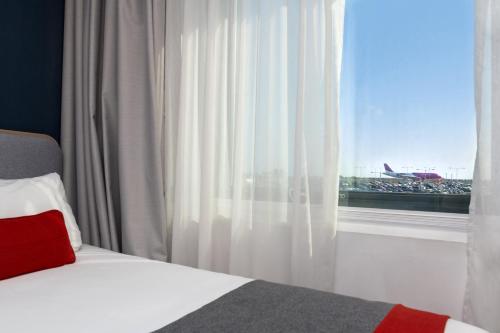 holiday inn express london luton airport by ihg
