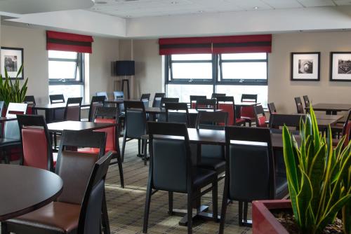 holiday inn express london luton airport by ihg