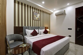 lime wood stay near huda city centre