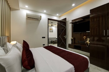 lime wood stay near huda city centre