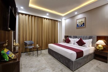 lime wood stay near huda city centre