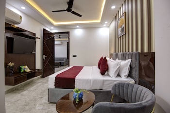 lime wood stay near huda city centre