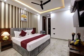 lime wood stay near huda city centre