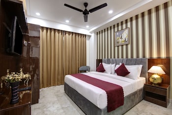 lime wood stay near huda city centre
