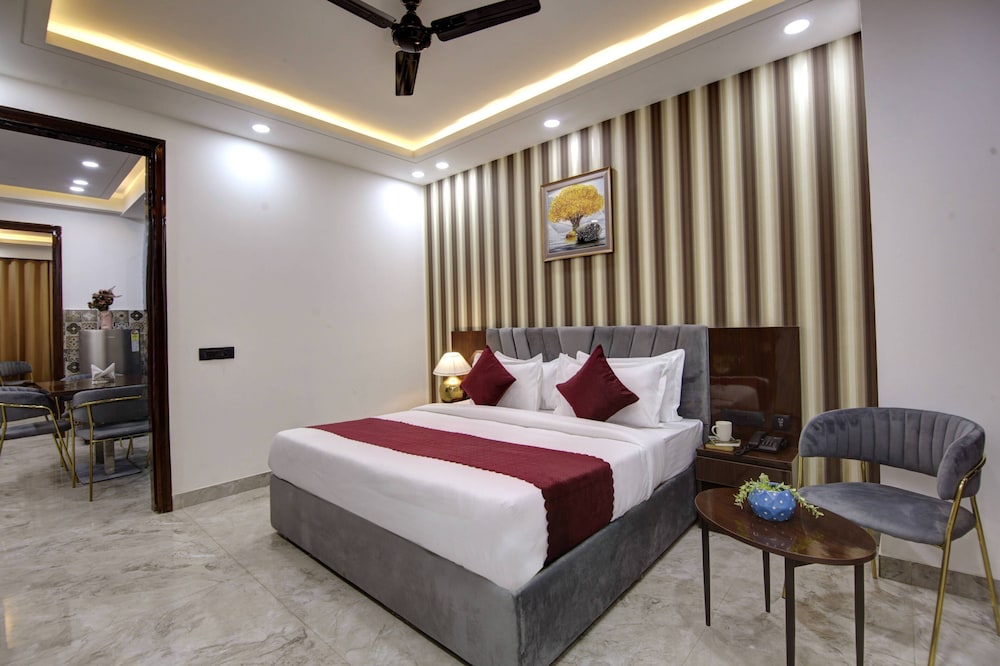 lime wood stay near huda city centre