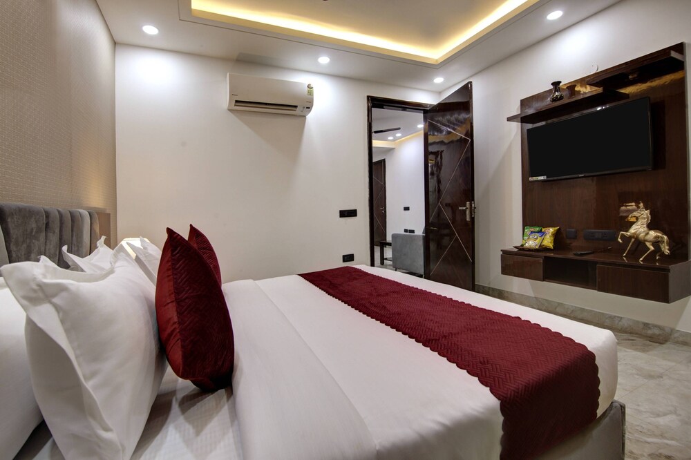 lime wood stay near huda city centre