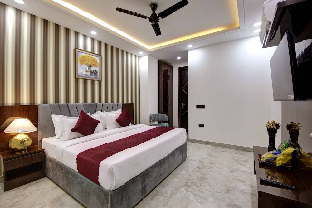 lime wood stay near huda city centre