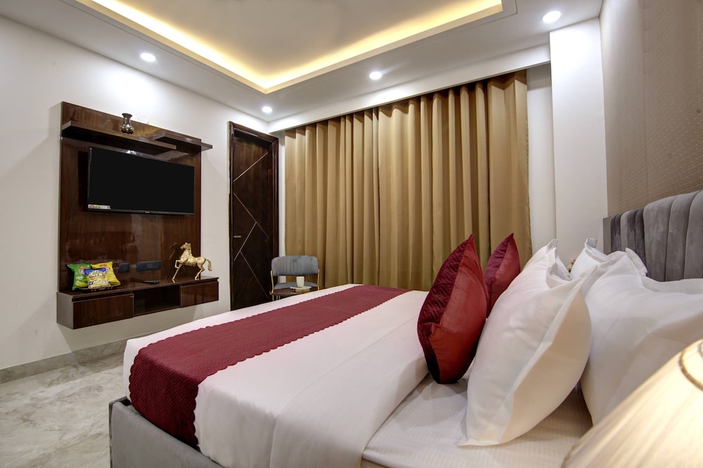 lime wood stay near huda city centre