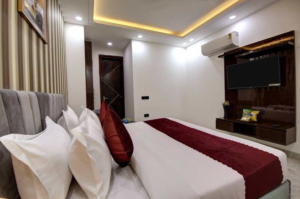 lime wood stay near huda city centre