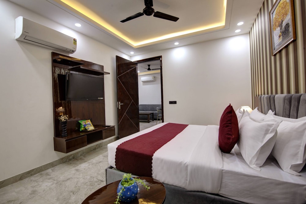 lime wood stay near huda city centre