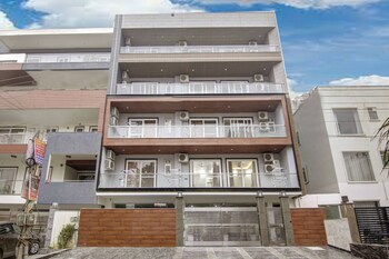 lime wood stay near huda city centre