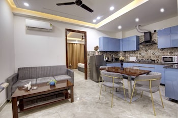 lime wood stay near huda city centre