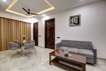 lime wood stay near huda city centre