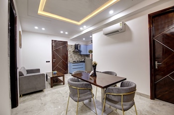 lime wood stay near huda city centre