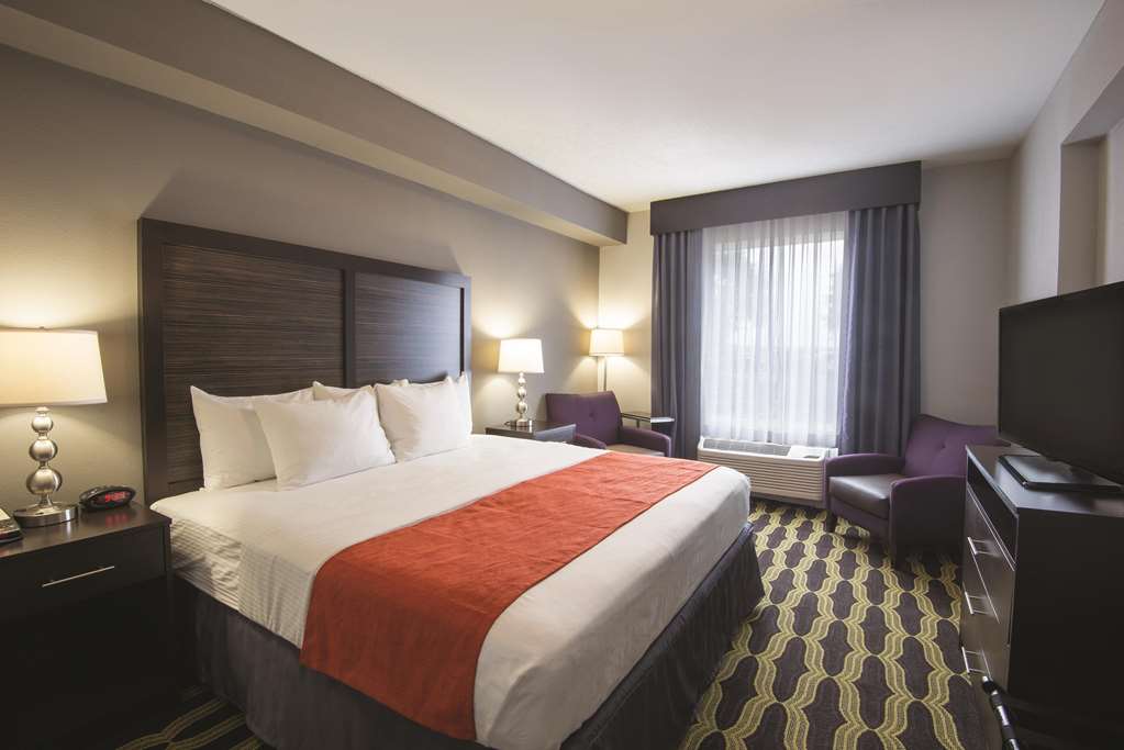 la quinta inn suites lynchburg at liberty univ