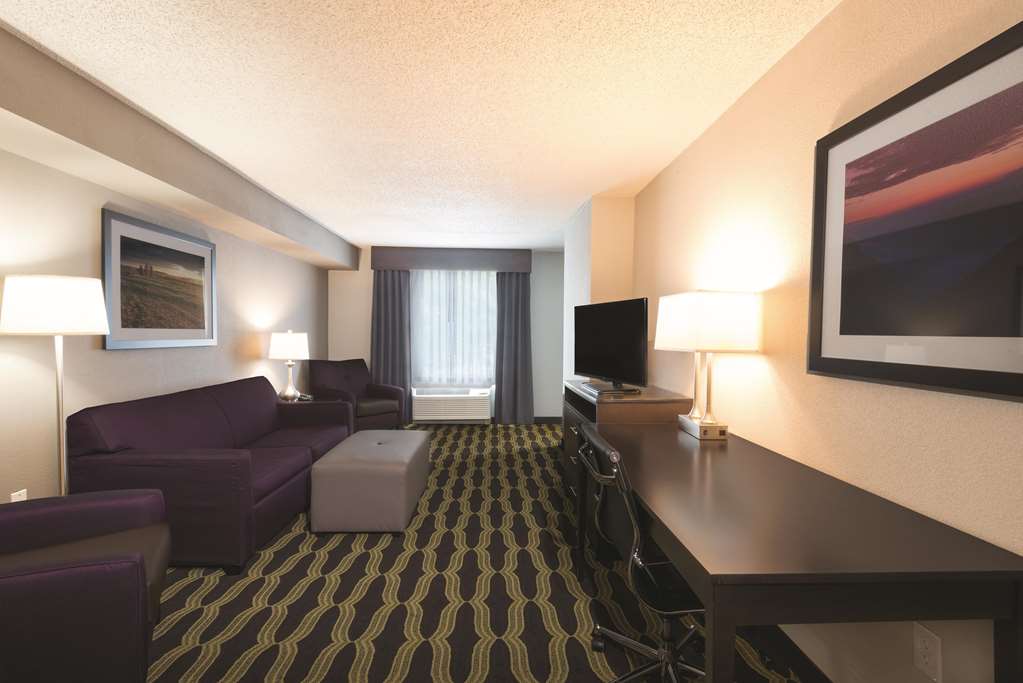 la quinta inn suites lynchburg at liberty univ