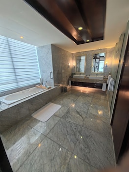 maanshan haiwaihai crown hotel