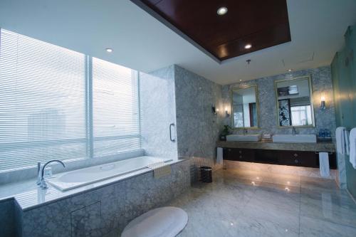 maanshan haiwaihai crown hotel