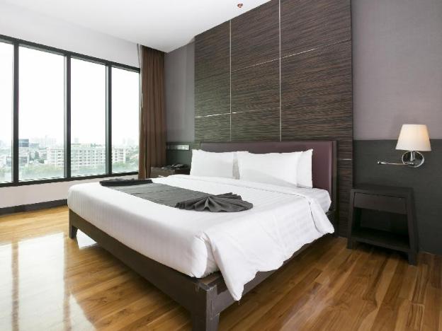 lumen bangkok srinakarin