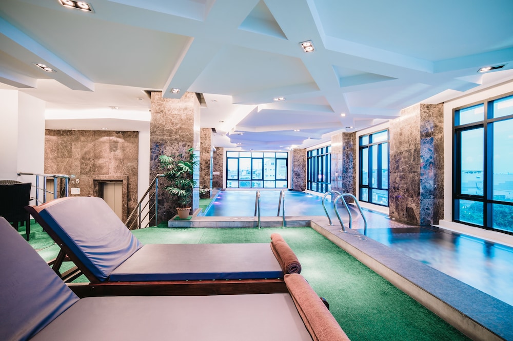 lumen bangkok srinakarin