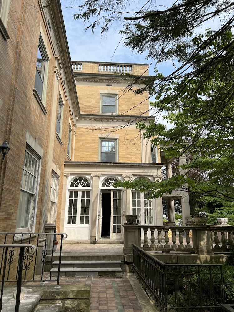 the dery house