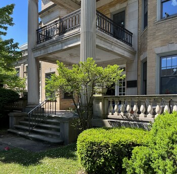 the dery house