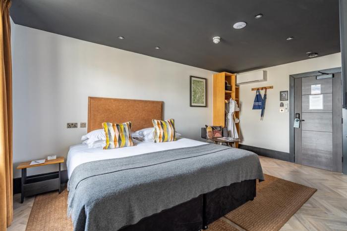 crescent place by mansley