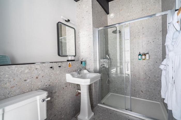 crescent place by mansley