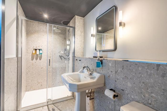 crescent place by mansley