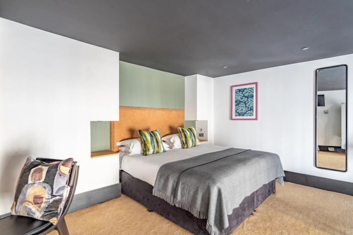 crescent place by mansley