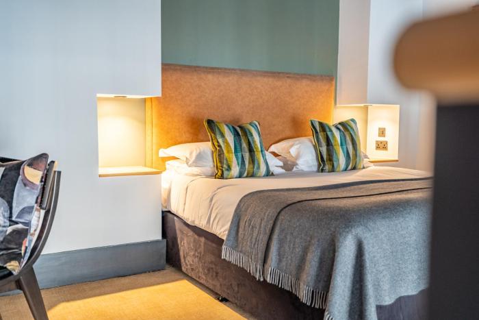 crescent place by mansley