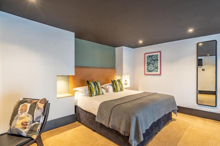 crescent place by mansley