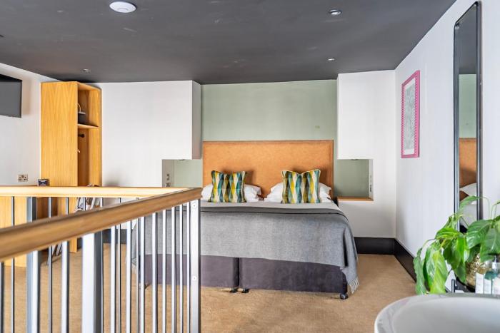 crescent place by mansley