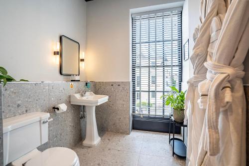 crescent place by mansley