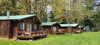 Glacier Peak Resort,58468 Clark Cabin Rd,3 star