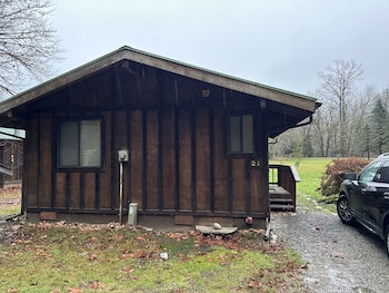 Glacier Peak Resort,58468 Clark Cabin Rd,3 star