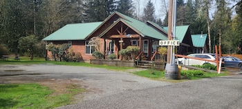 Glacier Peak Resort,58468 Clark Cabin Rd,3 star