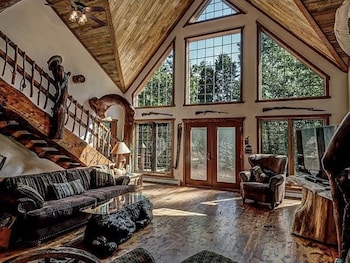 Beautiful Northwoods Getaway,5744 Hawkins Trl,3 star