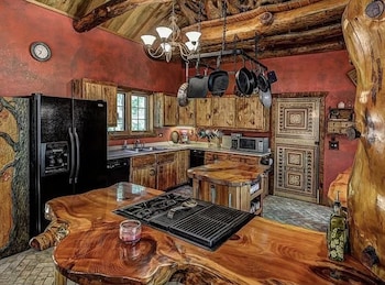 Beautiful Northwoods Getaway,5744 Hawkins Trl,3 star